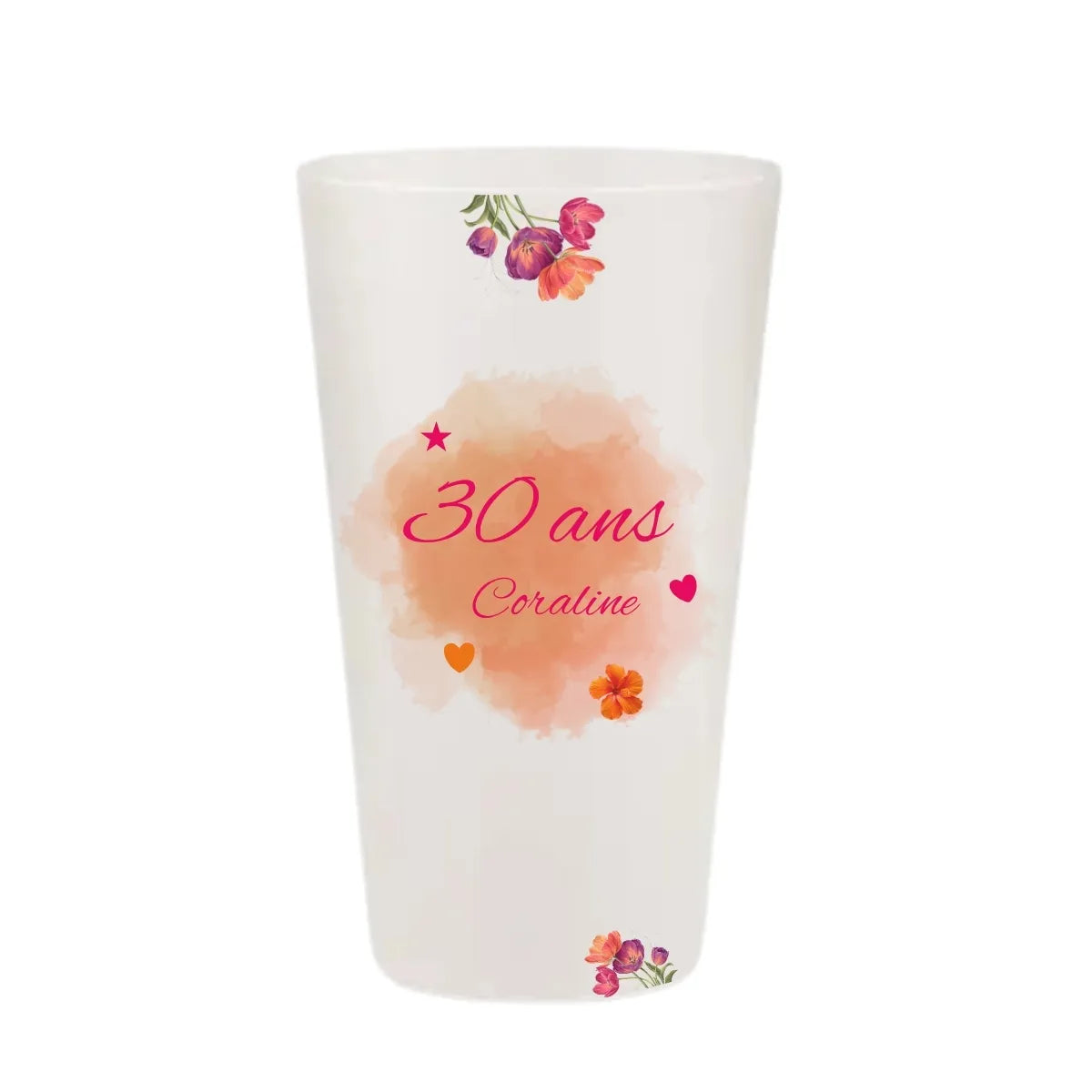Gobelet anniversaire personnalisé avec tache aquarelle orange, cœurs et fleurs colorées.