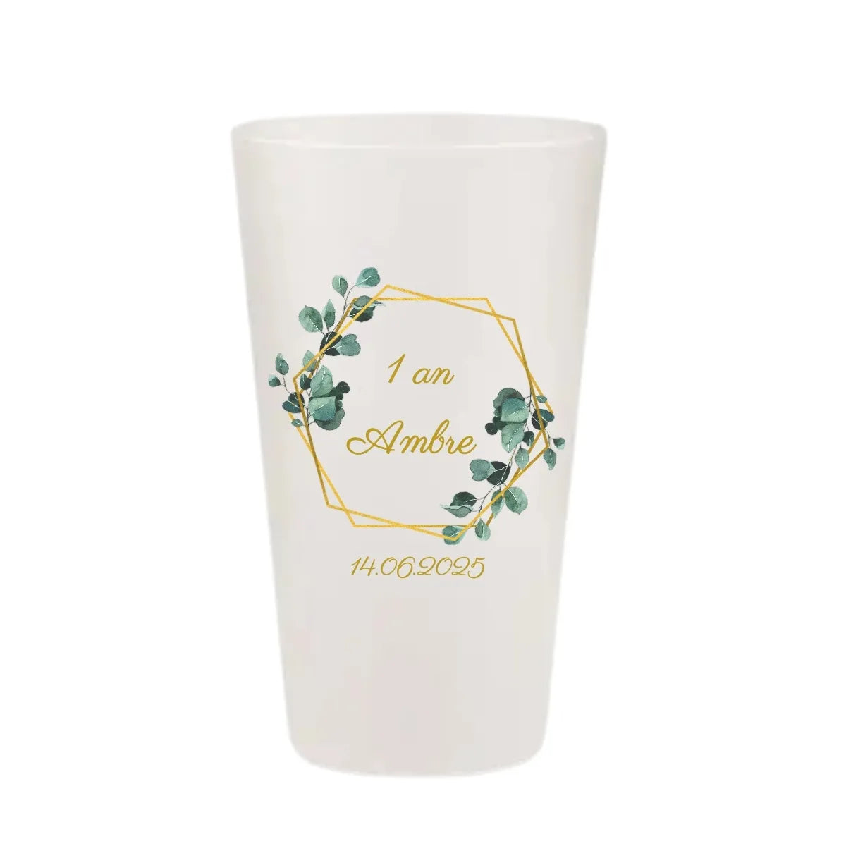 Gobelet d'anniversaire personnalisé avec un cadre hexagonal doré et des feuilles d'eucalyptus.