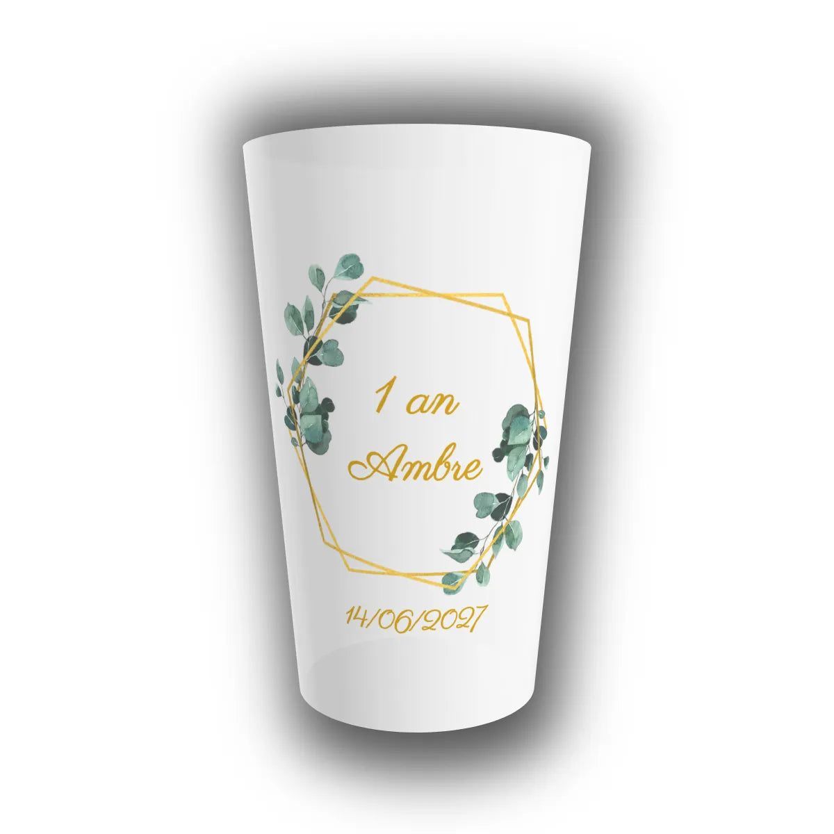 Gobelet anniversaire personnalisé translucide avec cadre hexagonal doré, branches d'eucalyptus aquarelle, prénom de l'enfant, âge 1 an et date affichés