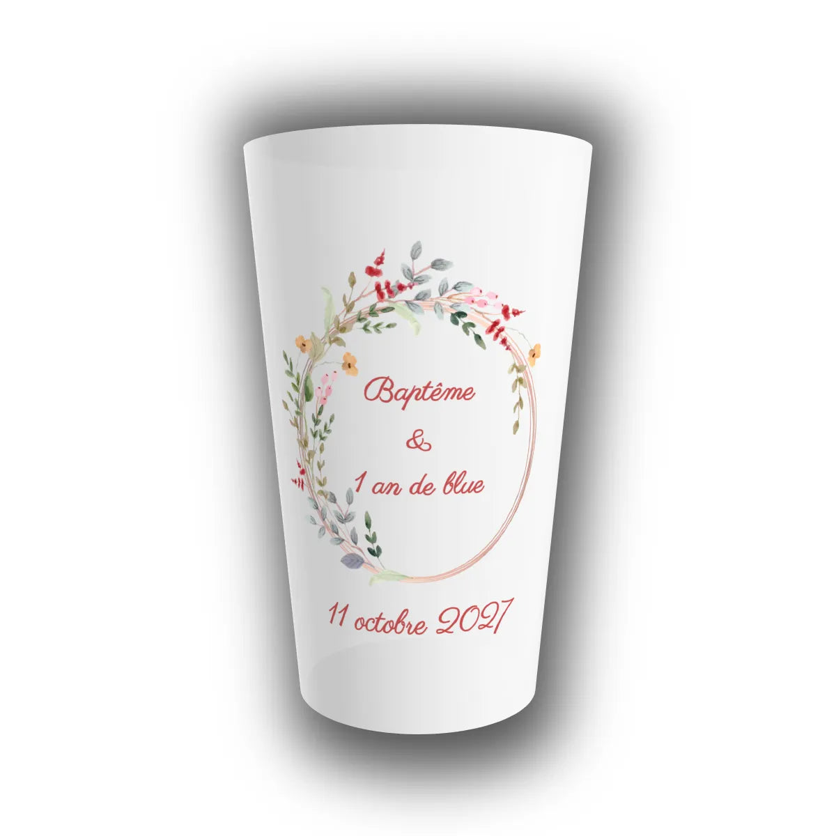 Gobelet réutilisable personnalisé pour baptême, translucide, avec couronne de fleurs pastel entourant Baptême & 1 an de blue et la date