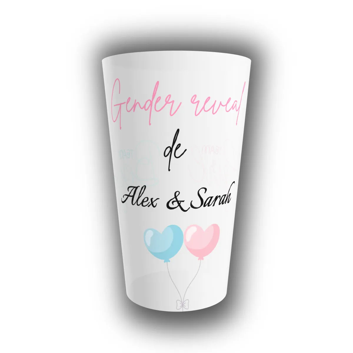 Gobelet réutilisable translucide Gender Reveal personnalisé avec prénoms des futurs parents et ballons cœur bleu et rose