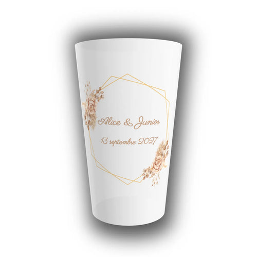 Gobelet réutilisable personnalisé pour mariage, cadre hexagonal doré avec roses nude, prénoms des mariés et date, fond translucide