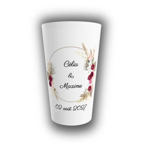 Gobelet translucide réutilisable personnalisé pour mariage, cercle orné de roses bordeaux et plumes de pampa, prénoms des mariés et date inscrits