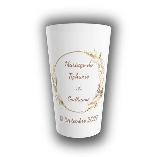 Gobelet réutilisable personnalisé translucide pour mariage, couronne d'herbes de pampa beige entourant les prénoms des mariés et la date.