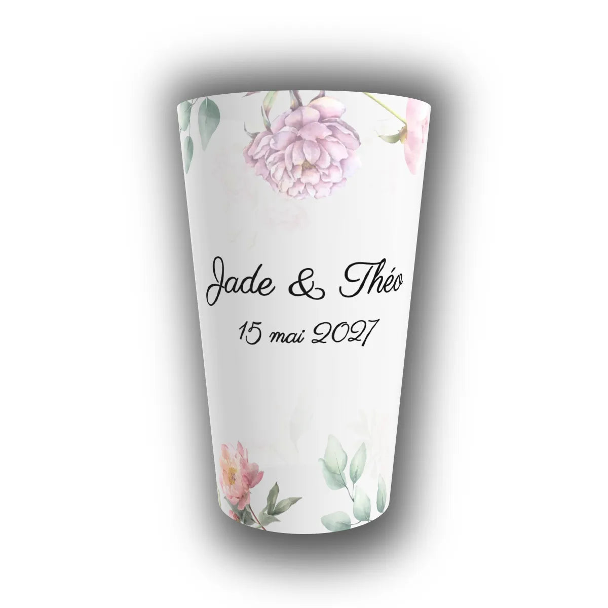 Gobelet réutilisable personnalisé translucide orné de pivoines roses et mauves avec feuillage, affichant les prénoms des mariés et la date du mariage