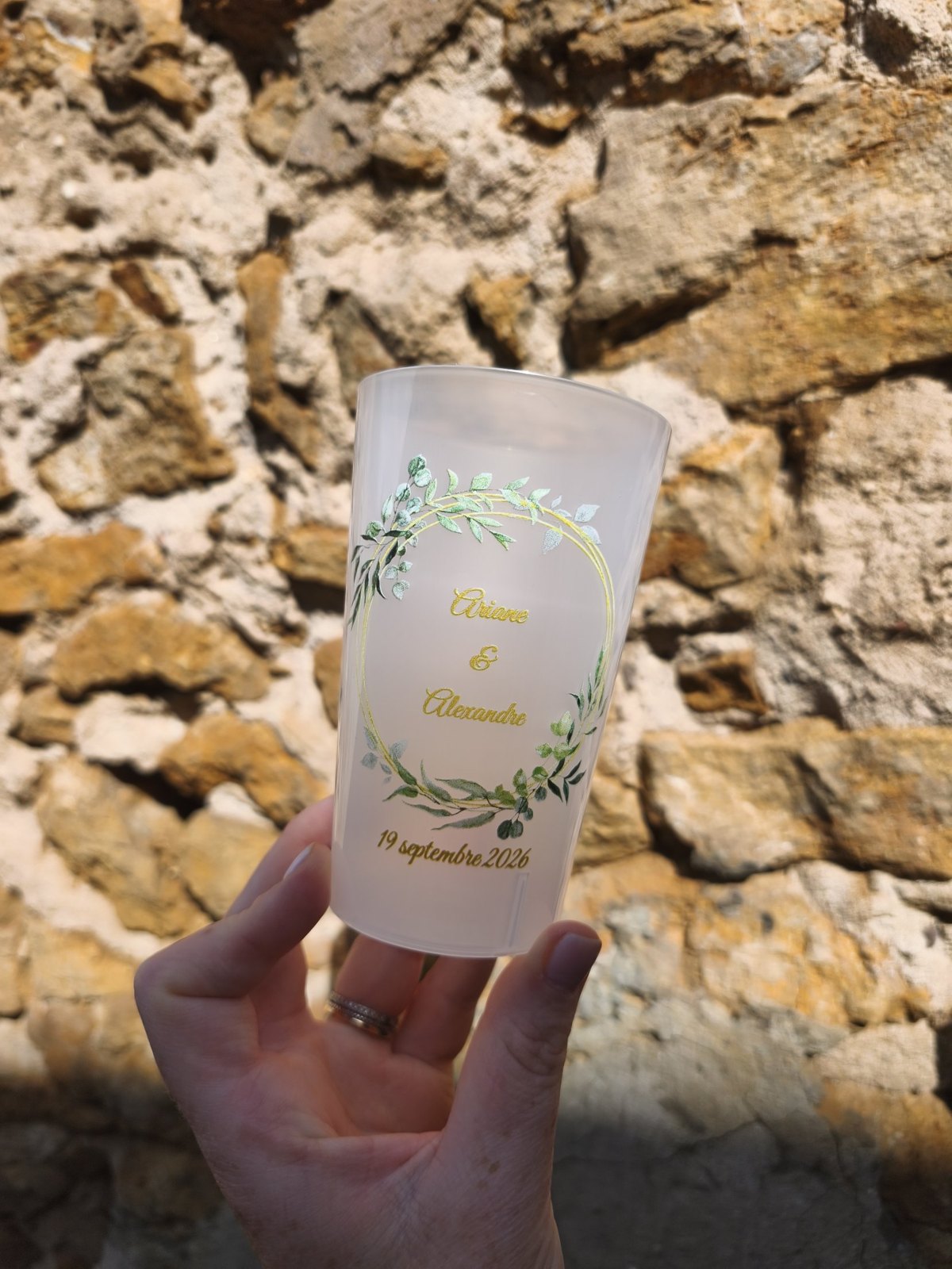 Gobelet de mariage personnalisé couronne d'eucalyptus dorée, prénoms et date des mariés