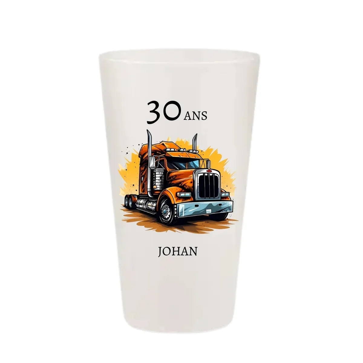 Gobelet anniversaire personnalisé avec illustration d'un grand camion routier orange.