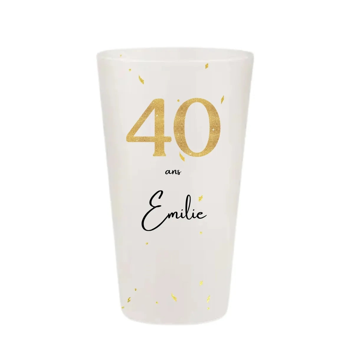 Gobelet personnalisé pour anniversaire avec un design panoramique noir et doré composé de confettis et d'éléments festifs.