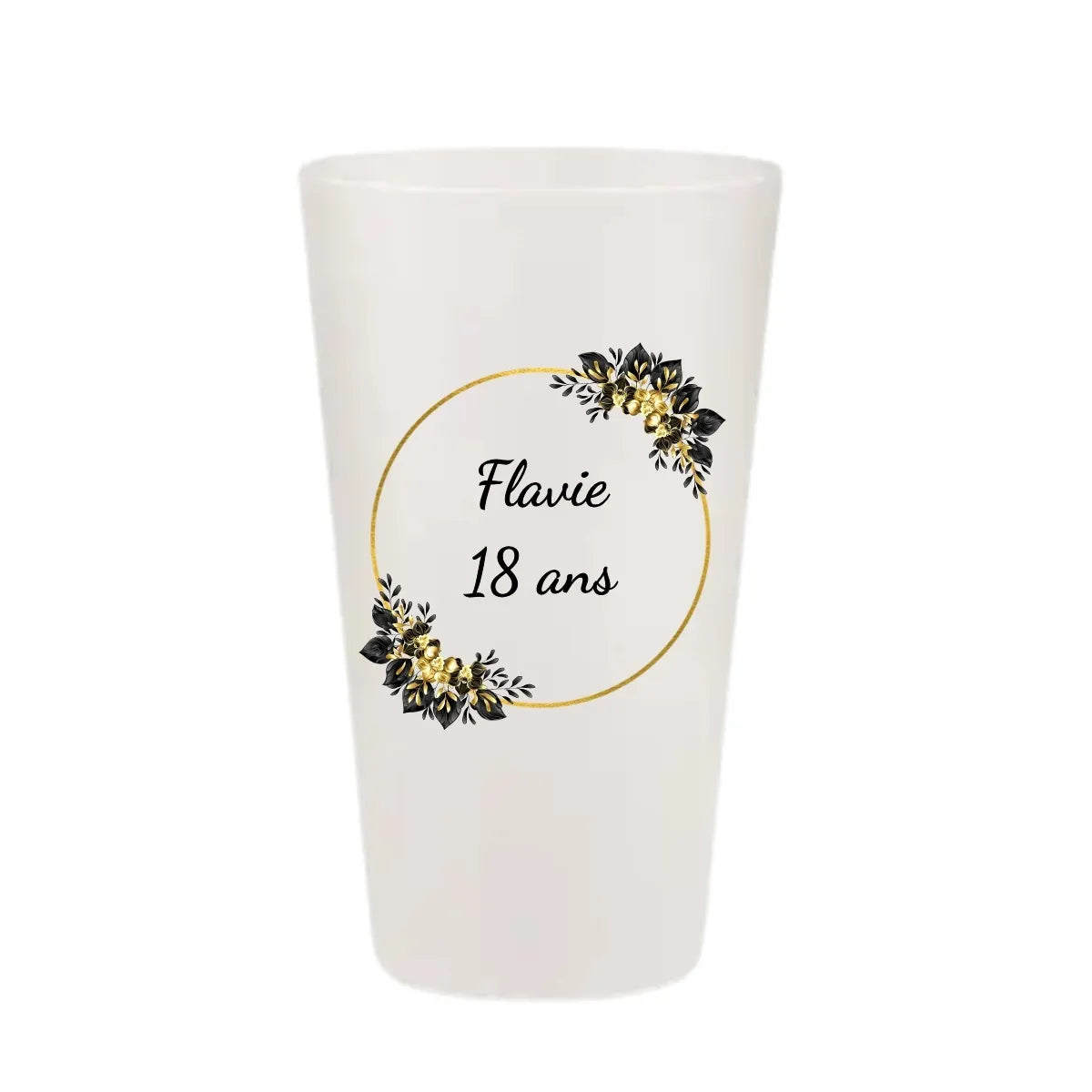 Illustration d'un cercle doré orné de fleurs noires et dorées sur un gobelet blanc personnalisé pour une fête d'anniversaire