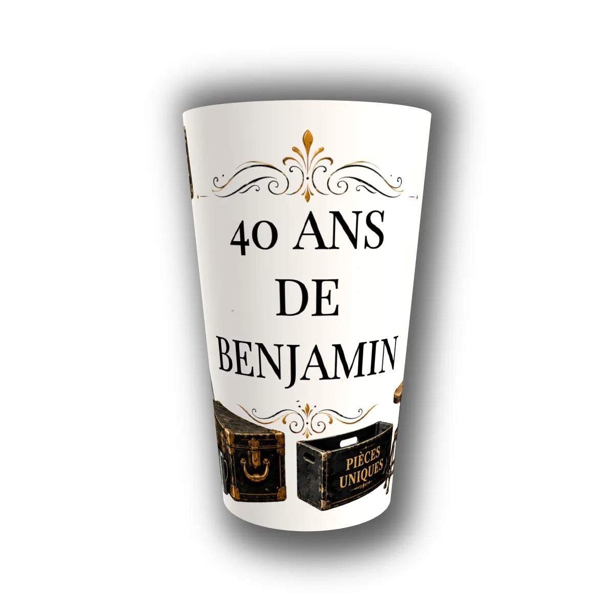 Gobelet anniversaire personnalisé — style chic vintage, malles anciennes et arabesques dorées, réutilisable, Kuztom