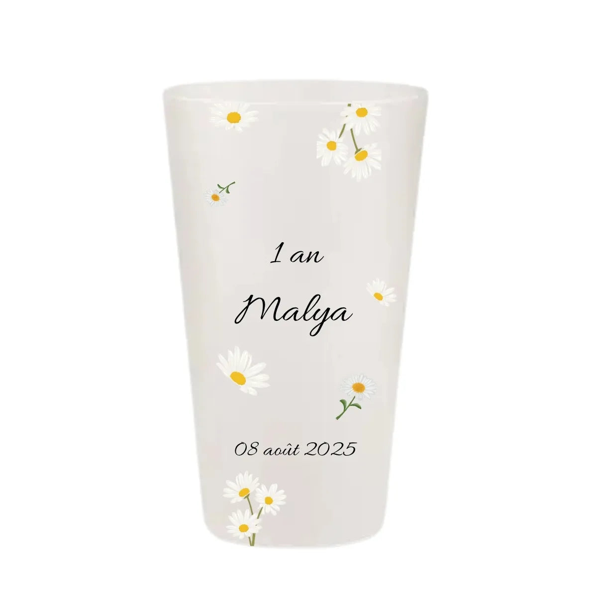 Gobelet anniversaire personnalisé avec des marguerites blanches et jaunes volant autour du texte.
