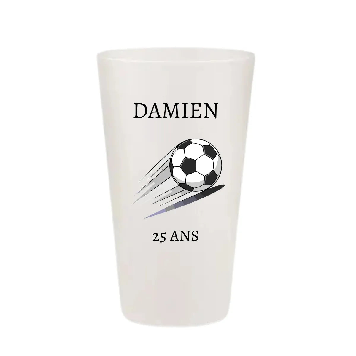 Gobelet anniversaire KUZTOM avec illustration de ballon de football en mouvement.