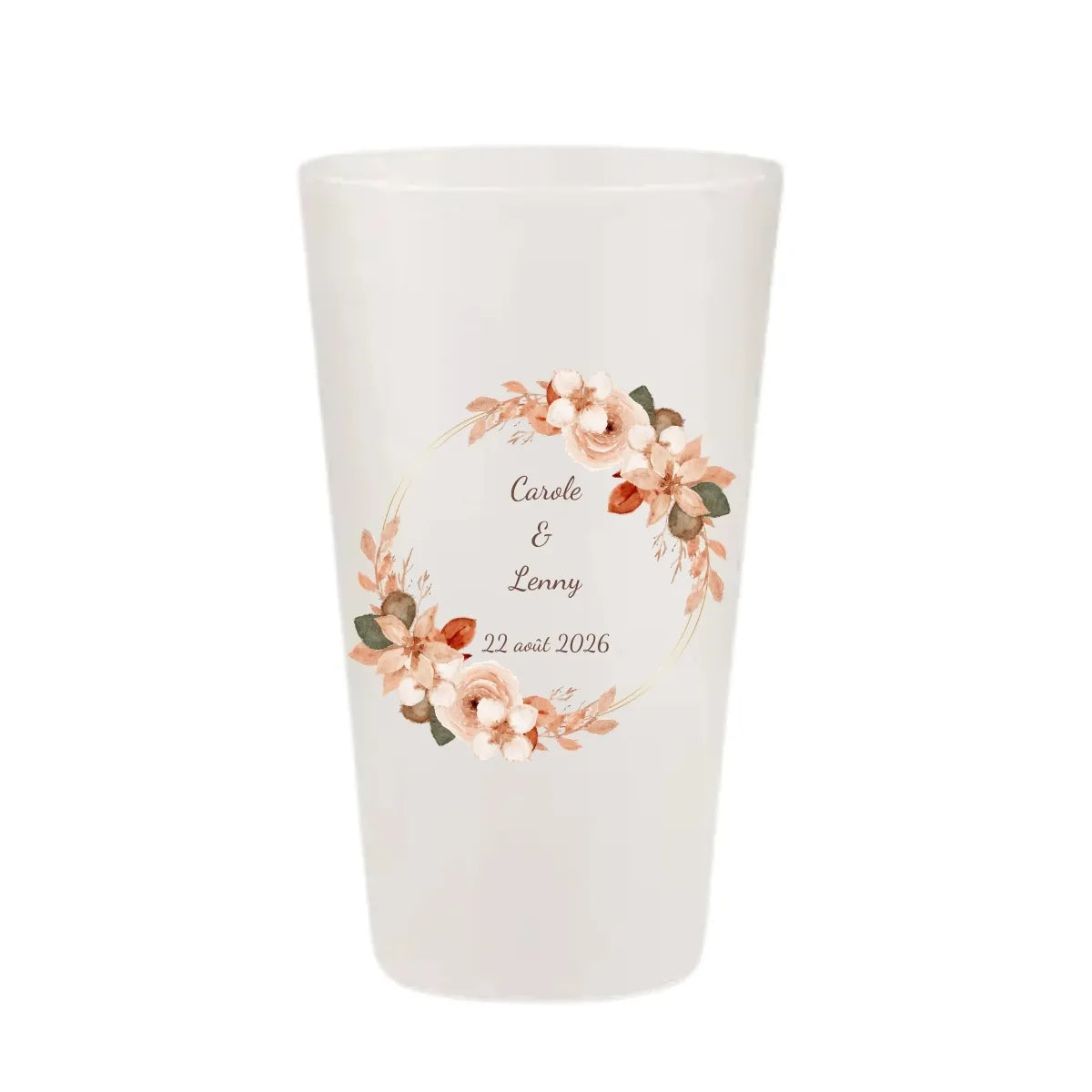 Gobelet de mariage personnalisé avec une couronne dorée ornée de fleurs de coton blanches et de feuilles d'automne rousses.