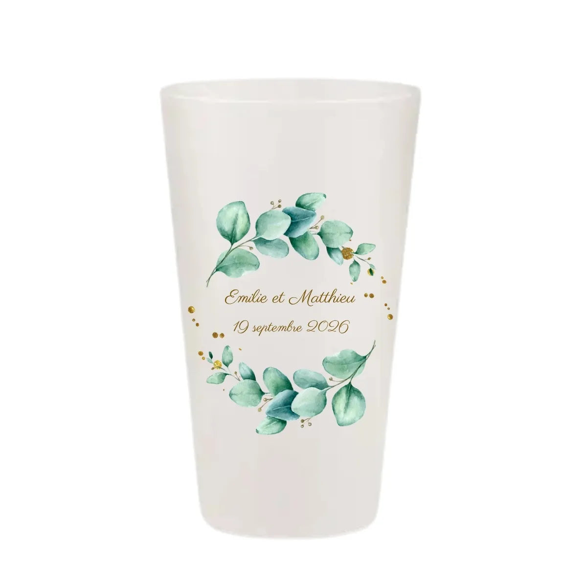Gobelet de mariage personnalisé avec une couronne d'eucalyptus verte et des éclats de paillettes dorées.