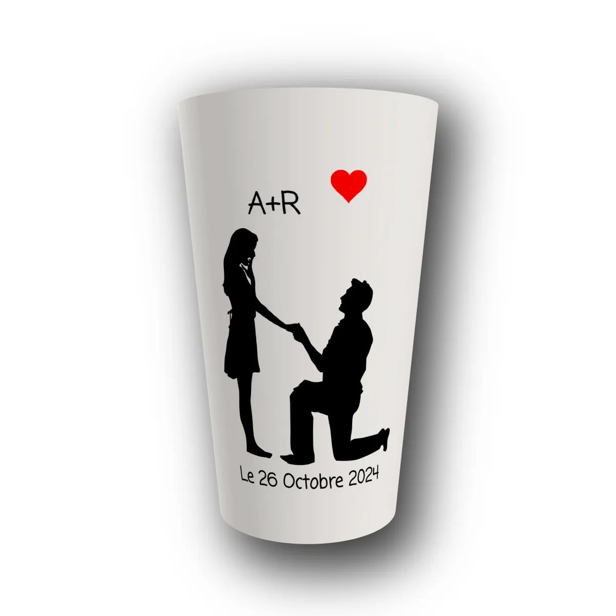 Gobelet réutilisable personnalisé mariage, scène de la demande, rendu 3D