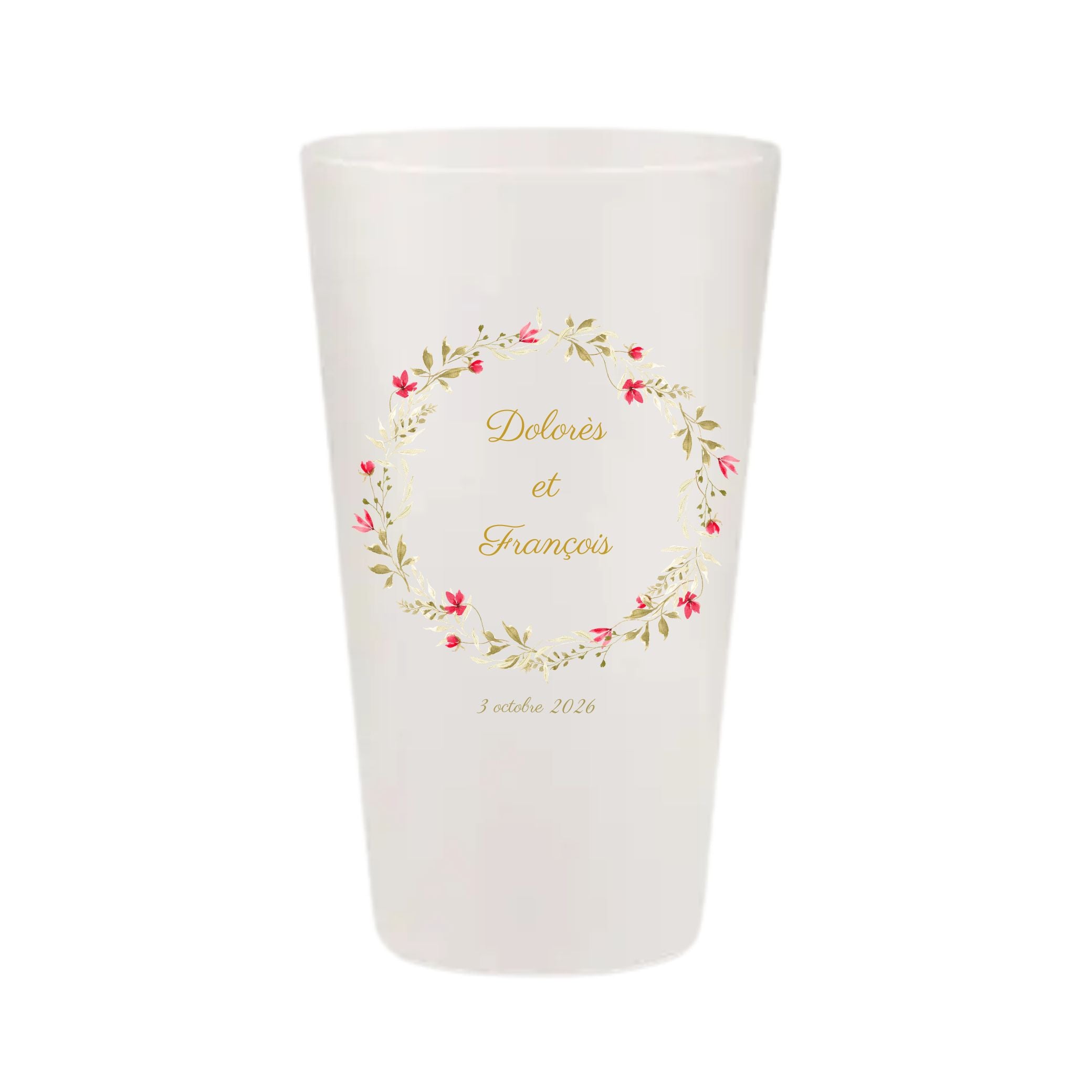 Gobelet mariage personnalisé avec une couronne dorée et des petites fleurs champêtres rouges.